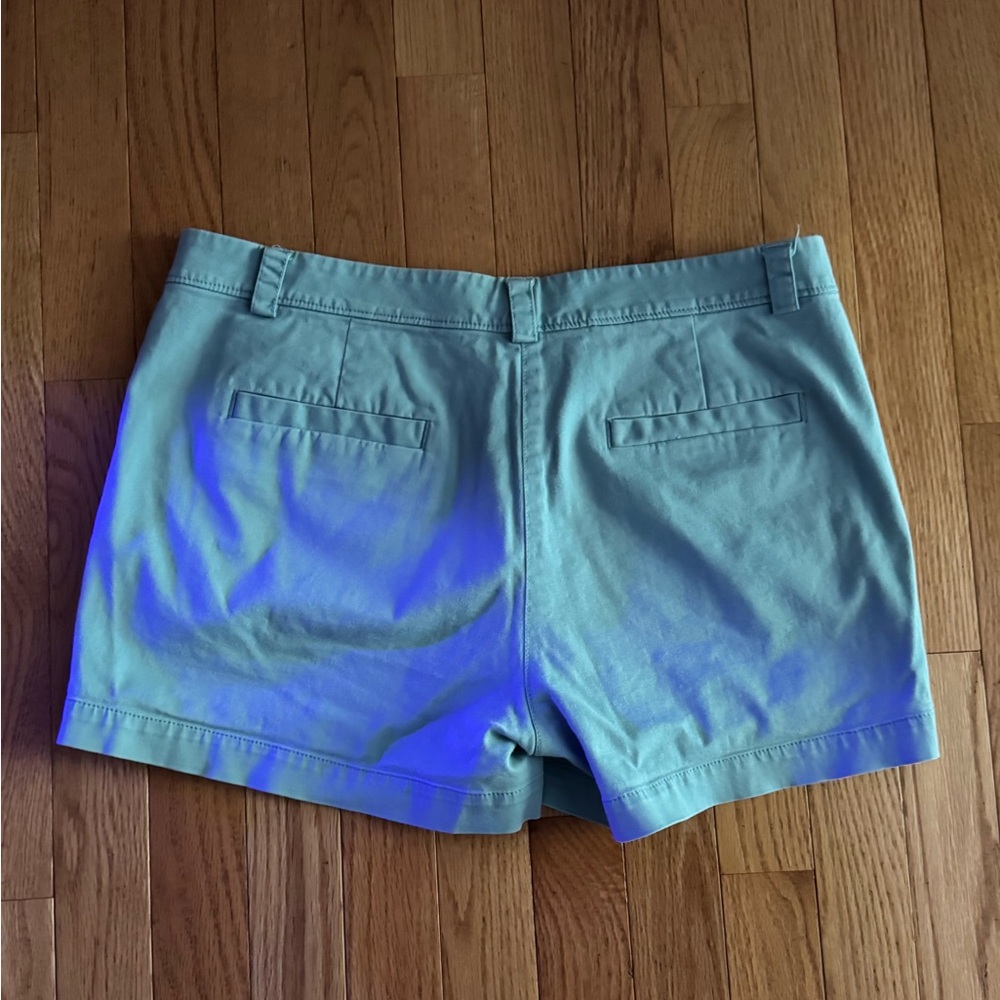 LL Bean Signature women’s 10 cotton stretch shorts.  Warn/washed once. - Picture 4 of 5